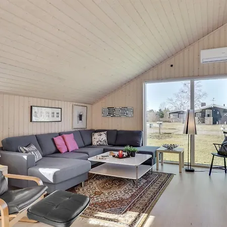 Jil - 750m From The Sea By Interhome